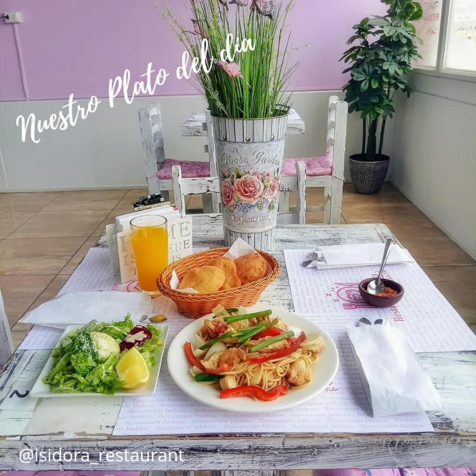 Hotel Y Restaurant Isidora อารีกา ภายนอก รูปภาพ